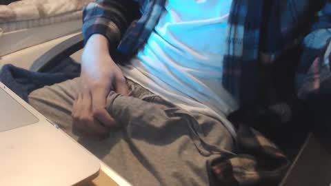 Snapshot of lil_j_ chatting on January 16, 10:19 am lil_j_ online show from January 16, 10:19 am