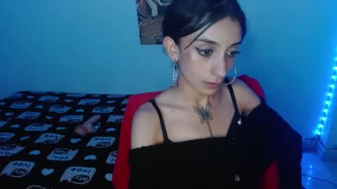 Snapshot of lil_lisaa chatting on February 20, 9:00 am Lisaa online show from February 20, 9:00 am