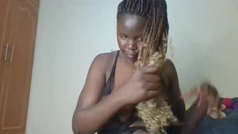 Snapshot of lil_shwaty chatting on October 12, 12:20 am brinna online show from October 12, 12:20 am