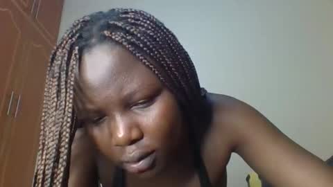 Snapshot of lil_shwaty chatting on October 19, 9:59 pm brinna online show from October 19, 9:59 pm