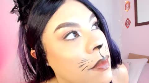 Lola online show from October 31, 11:50 pm