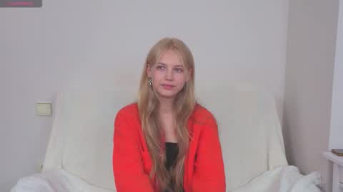 Snapshot of lil_tasty33 chatting on September 11, 10:26 am Emma online show from September 11, 10:26 am