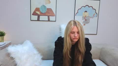 Snapshot of lil_tasty33 chatting on September 25, 11:58 am Emma online show from September 25, 11:58 am