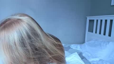 Snapshot of lil_tasty33 chatting on October 3, 10:01 am Emma online show from October 3, 10:01 am