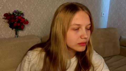 Snapshot of lil_tasty33 chatting on May 7, 8:09 am Emma online show from May 7, 8:09 am