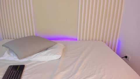 L I L A   online show from November 19, 3:39 am