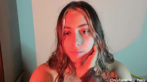 Snapshot of lila_herz chatting on February 27, 4:52 am Ren online show from February 27, 4:52 am