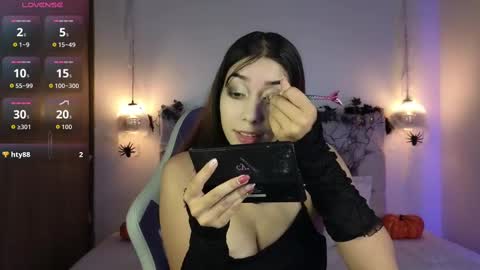 lila_min online show from October 4, 2:37 pm