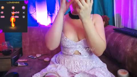 Snapshot of lilac_night chatting on February 27, 10:37 am Jen online show from February 27, 10:37 am