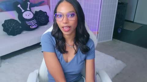 Snapshot of lileviemarie chatting on April 28, 1:59 am evie online show from April 28, 1:59 am