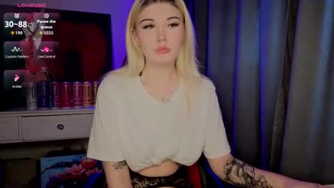Snapshot of lilhornyprincess chatting on July 1, 9:33 am Nika and Lori online show from July 1, 9:33 am