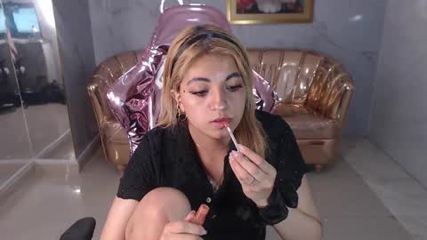 Lili online show from February 25, 8:19 pm