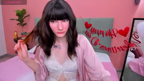 Lilli  follow me kiss online show from February 14, 9:03 am