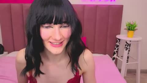 Snapshot of lili_flowerr chatting on May 28, 11:40 am Lilli follow me kiss online show from May 28, 11:40 am