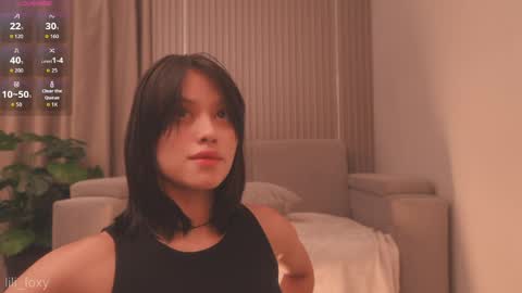 Snapshot of lili_foxy chatting on May 15, 12:17 am lili online show from May 15, 12:17 am