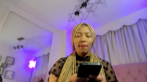 Snapshot of lili_harvey chatting on October 12, 1:15 am Lili online show from October 12, 1:15 am