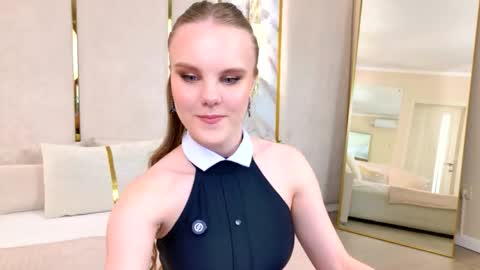 Snapshot of lili_lohan chatting on May 5, 10:01 am lili_lohan online show from May 5, 10:01 am