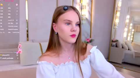 lili_lohan online show from June 21, 5:10 am