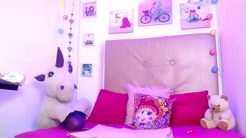 lili_roussi online show from March 12, 9:12 am