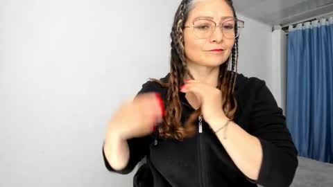 liliamilf online show from October 11, 1:05 am