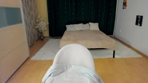 Lilia online show from April 22, 3:02 pm