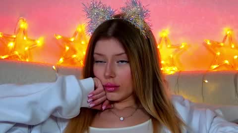 Mia online show from December 29, 12:34 pm