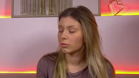 Mia online show from January 24, 12:41 pm