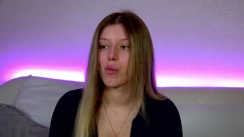 Mia online show from January 28, 6:27 am