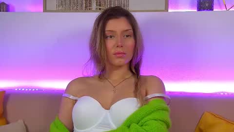 Mia online show from February 10, 9:36 am