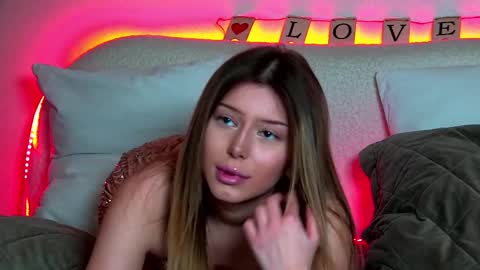 Mia online show from February 14, 9:24 am