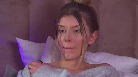 Mia online show from February 25, 9:53 am