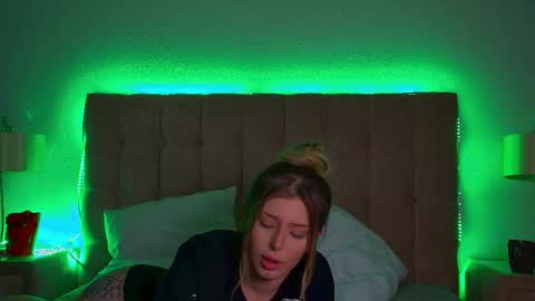 Mia online show from March 11, 4:29 pm