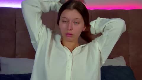 Mia online show from October 6, 6:44 am