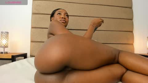 Snapshot of lilian_starfire chatting on March 12, 1:36 am LILIAN online show from March 12, 1:36 am