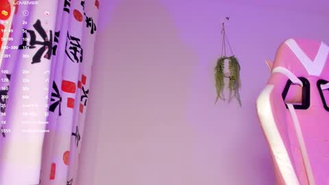 holis soy lily chang no olvides el pulgar arriba es muy importante para mi 3 independent model online show from December 16, 10:56 pm