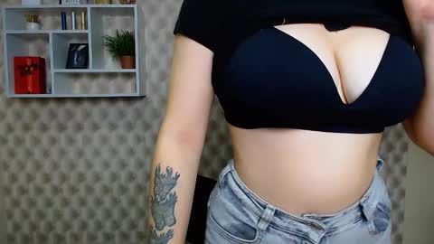 Liliana online show from November 13, 9:41 am