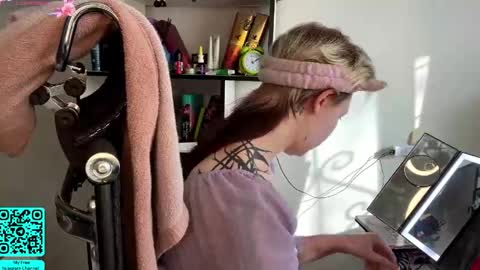 Lilian online show from March 17, 7:01 am