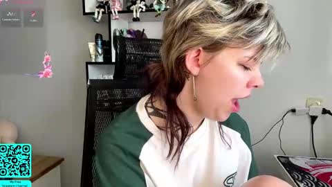 Lilian online show from March 25, 7:03 am