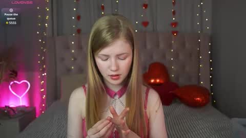 Snapshot of lilianhoward chatting on February 10, 12:09 pm Lilian online show from February 10, 12:09 pm