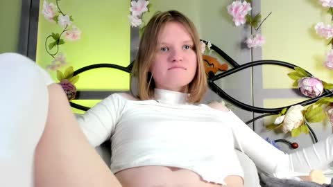 hi guys Im new here Im 18 years oldIve never had sex online show from December 13, 8:15 pm