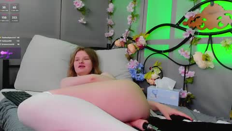 hi guys Im new here Im 18 years oldIve never had sex online show from January 25, 8:53 pm