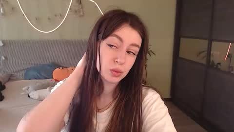 Snapshot of liliatlu chatting on November 16, 6:19 am Lilu online show from November 16, 6:19 am