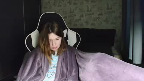 liliawoolf online show from December 1, 12:32 pm