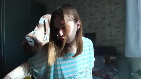 liliawoolf online show from March 24, 6:40 am