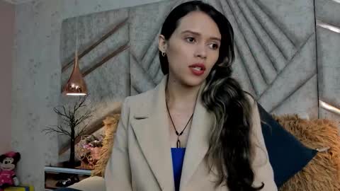 LilyJensen online show from November 16, 7:52 pm