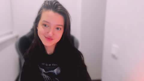 Snapshot of lililaluna chatting on February 1, 8:37 pm             ...  online show from February 1, 8:37 pm