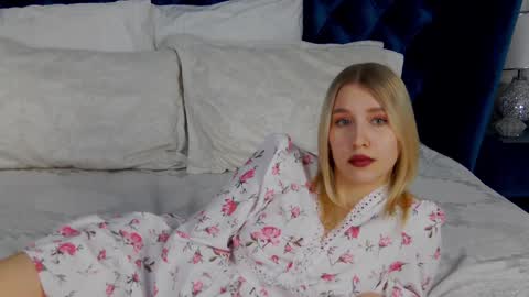 LiliLinn online show from January 18, 2:12 pm