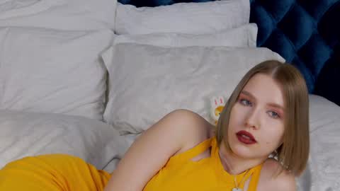 LiliLinn online show from February 8, 1:11 pm