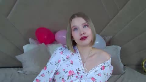 LiliLinn online show from February 17, 12:05 pm