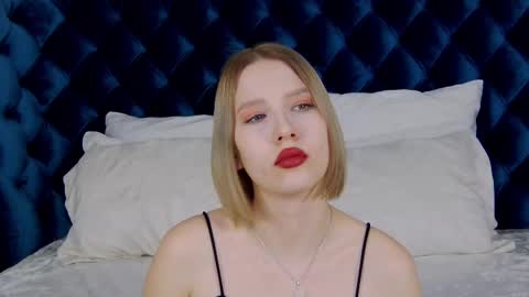 LiliLinn online show from February 22, 6:17 am